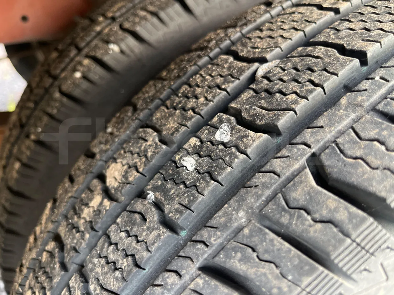 Iveco Turbo Daily A45E10 - EUR2 - 76kW - 6.880 - tread condition front tires left