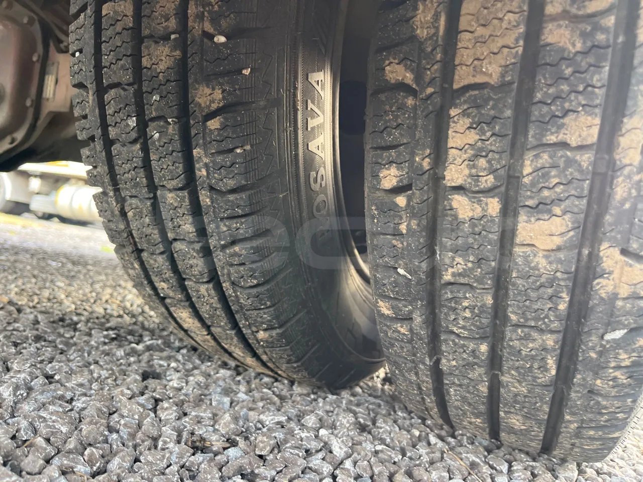 Iveco Turbo Daily A45E10 - EUR2 - 76kW - 6.880 - tread condition second axle tires left