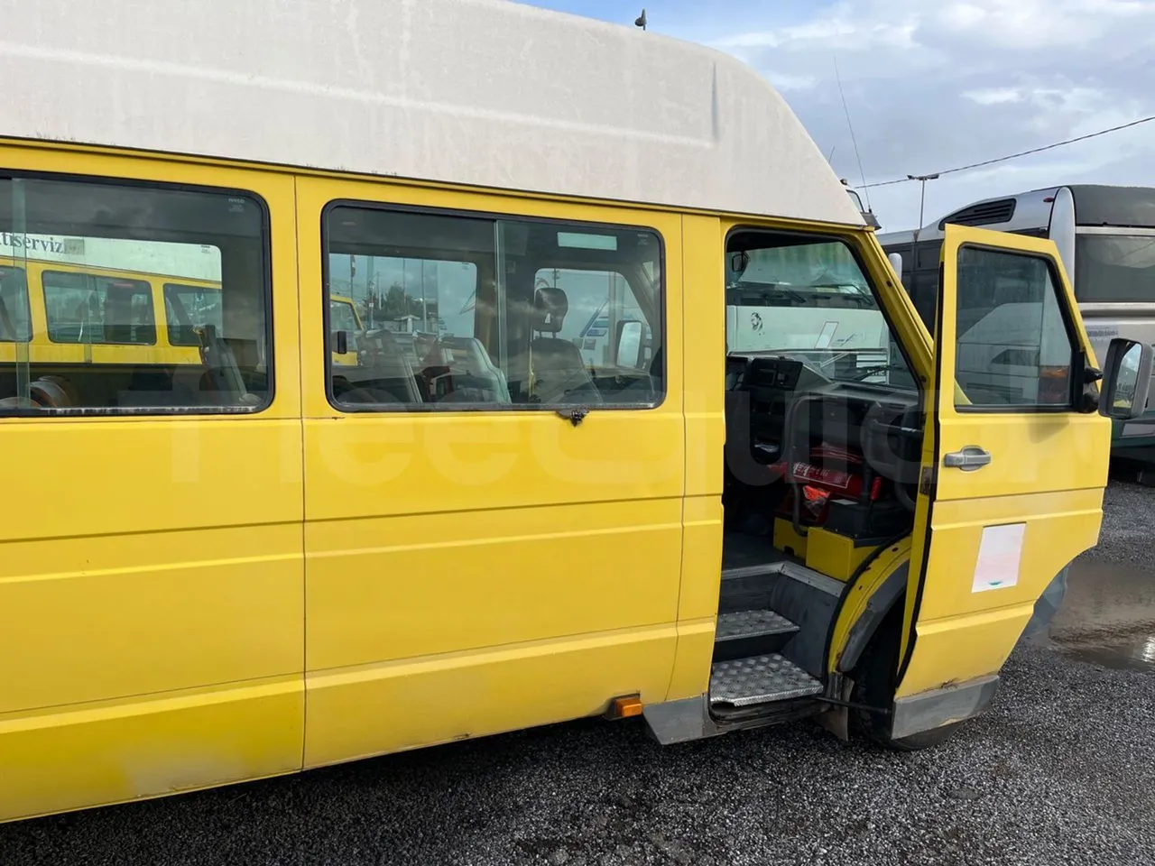 Iveco Turbo Daily A45E10 - EUR2 - 76kW - 6.880 - platform open photo