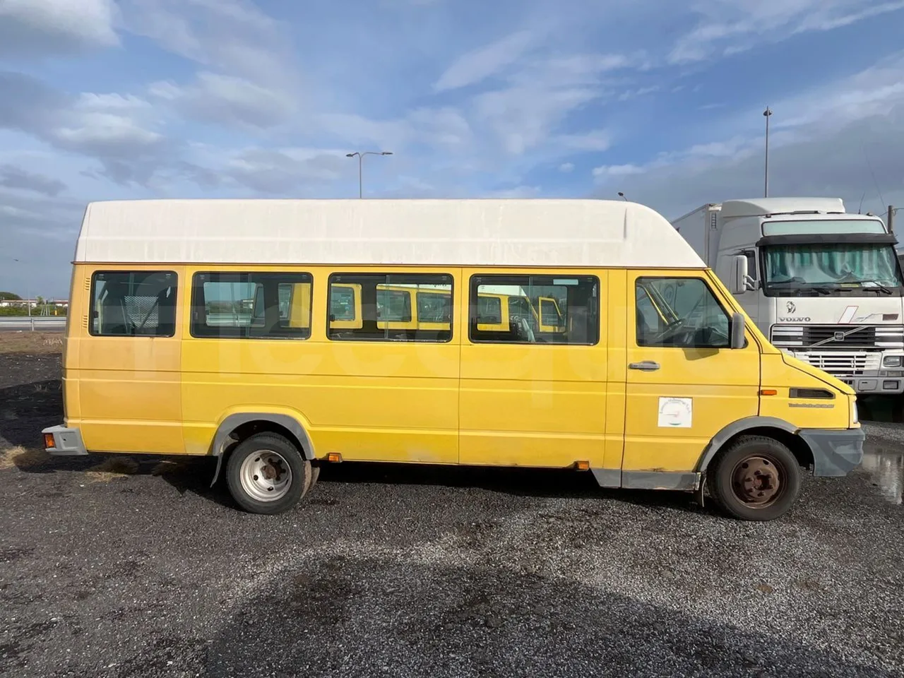 Iveco Turbo Daily A45E10 - EUR2 - 76kW - 6.880 - right side doors closed
