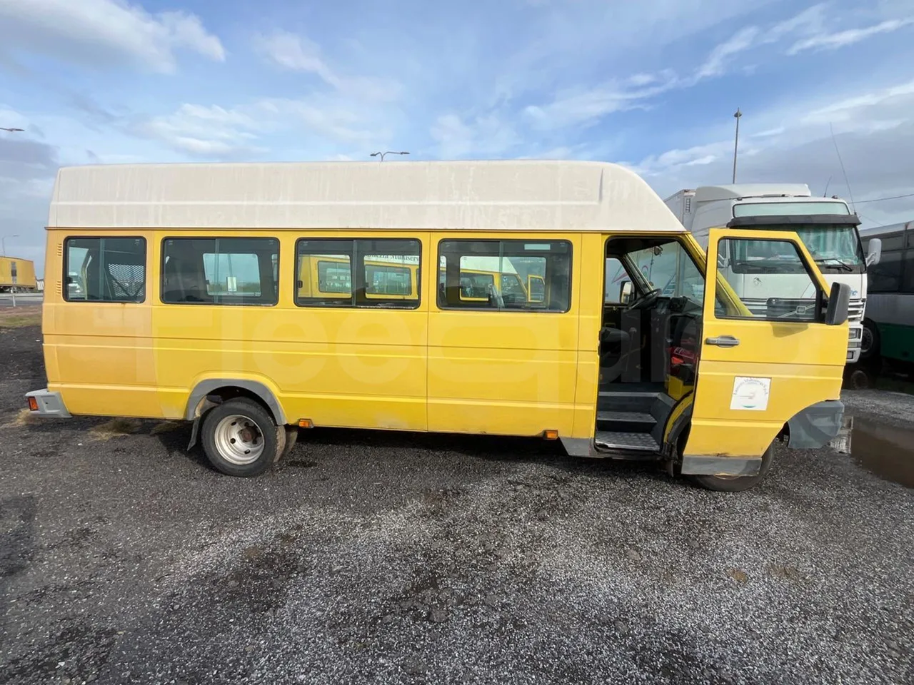 Iveco Turbo Daily A45E10 - EUR2 - 76kW - 6.880 - right side doors open