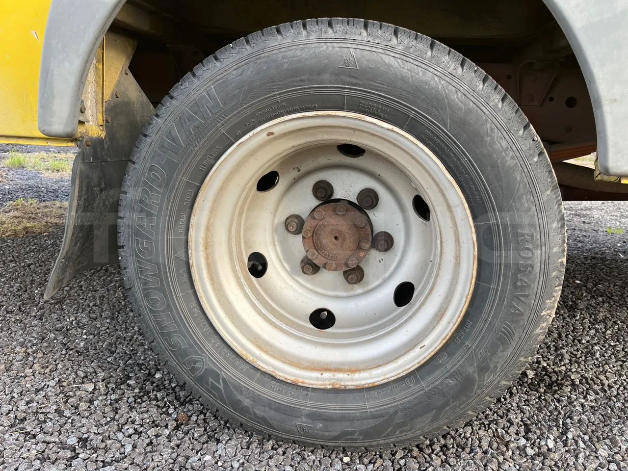 Iveco Turbo Daily A45E10 - EUR2 - 76kW - 6.880 - rear left tire photo