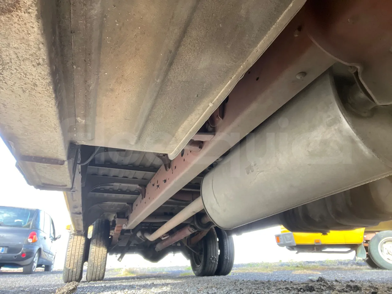 Iveco Turbo Daily A45E10 - EUR2 - 76kW - 6.880 - central undercarriage photo