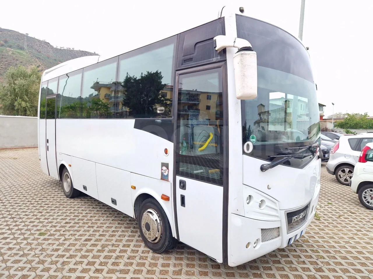 Isuzu Novo S801 - Euro5 - 140kw - 7.270mt - 3/4 front right doors