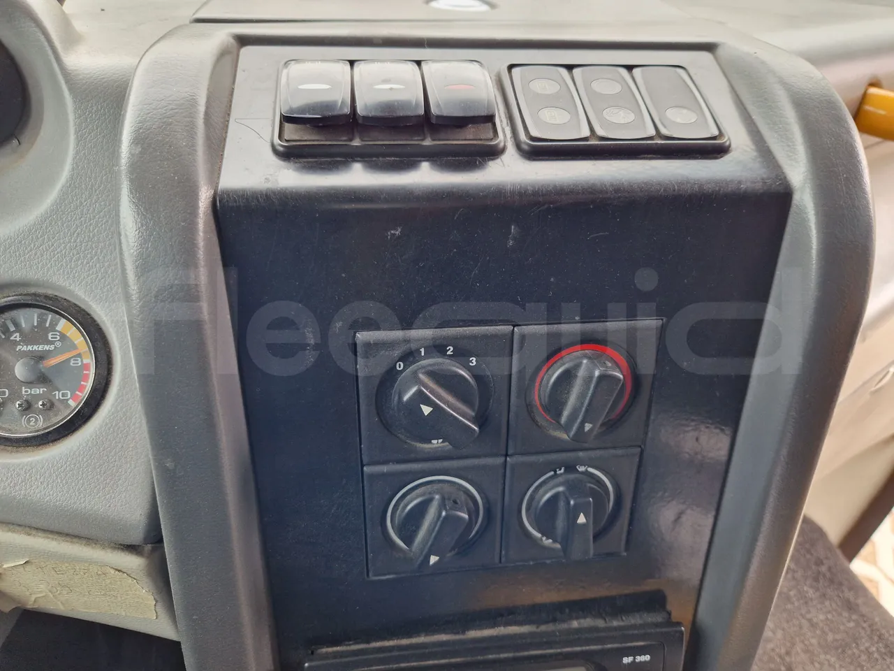 Isuzu Novo S801 - Euro5 - 140kw - 7.270mt - onboard devices 1