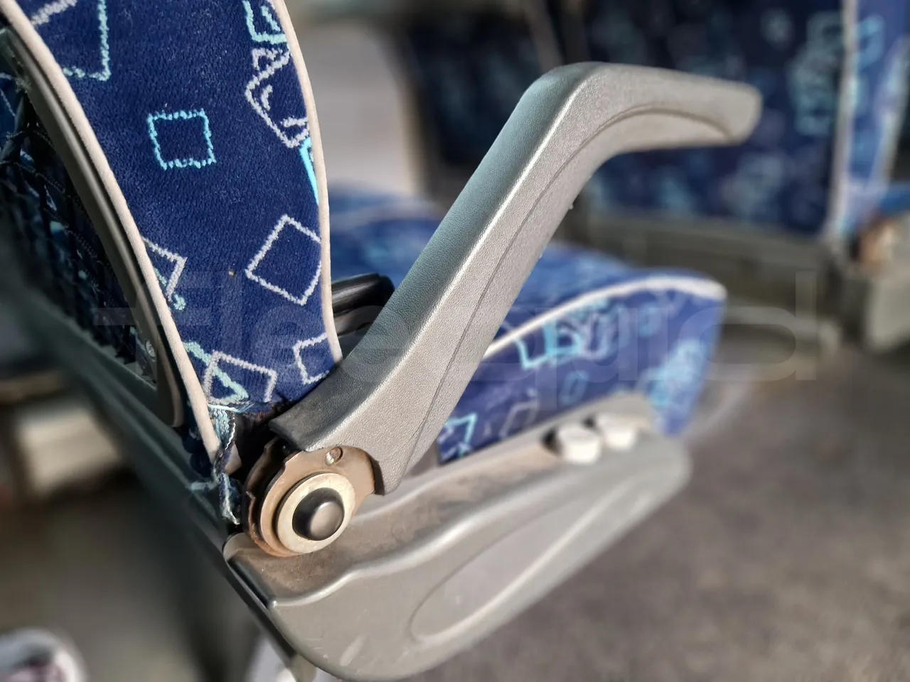 Isuzu Novo S801 - Euro5 - 140kw - 7.270mt - armrest detail photo