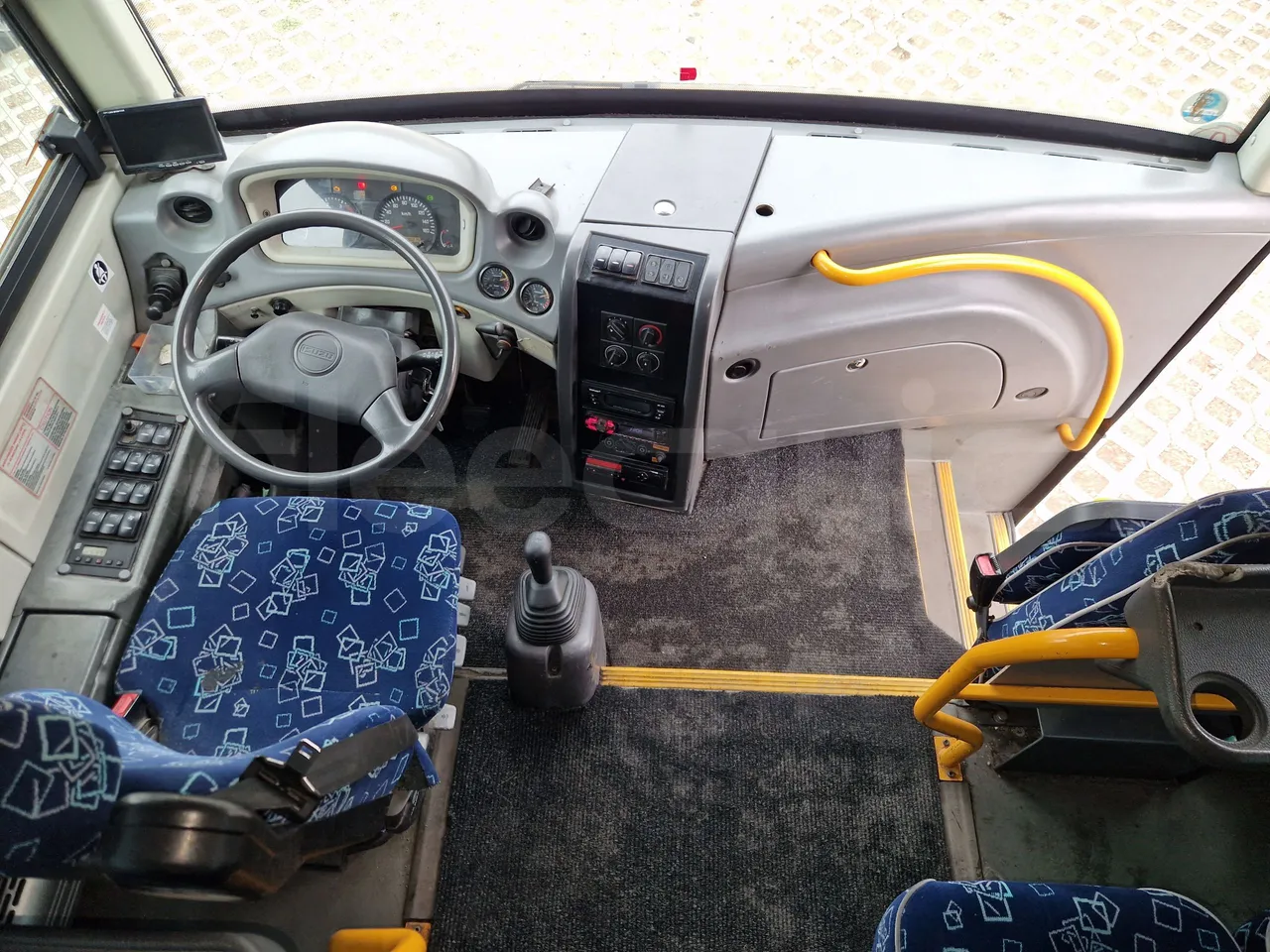 Isuzu Novo S801 - Euro5 - 140kw - 7.270mt - buttons panels on
