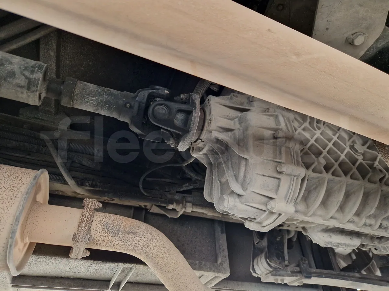 Isuzu Novo S801 - Euro5 - 140kw - 7.270mt - driveshaft photo