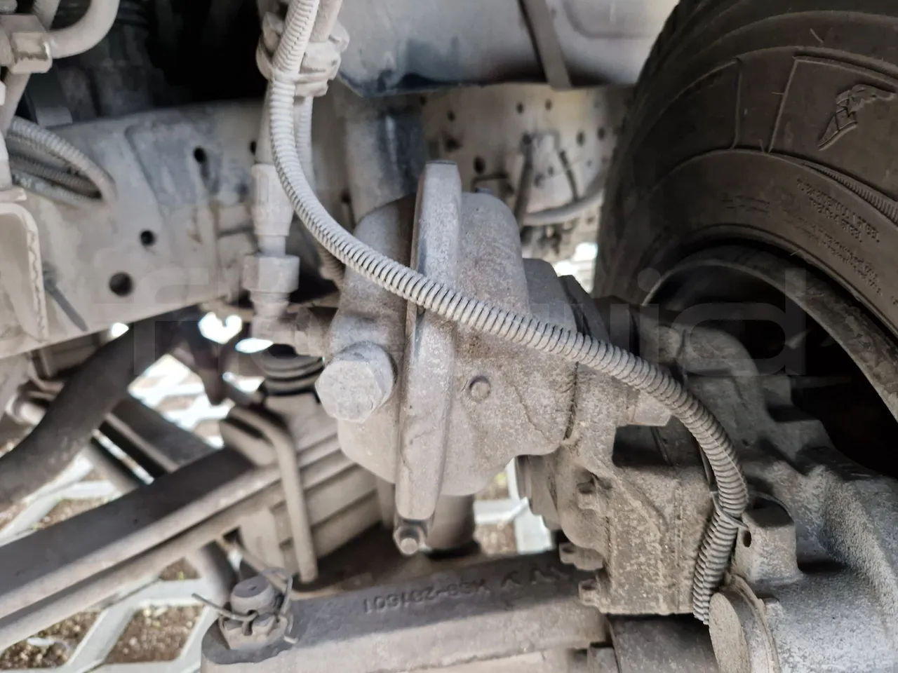 Isuzu Novo S801 - Euro5 - 140kw - 7.270mt - front brake calipers right