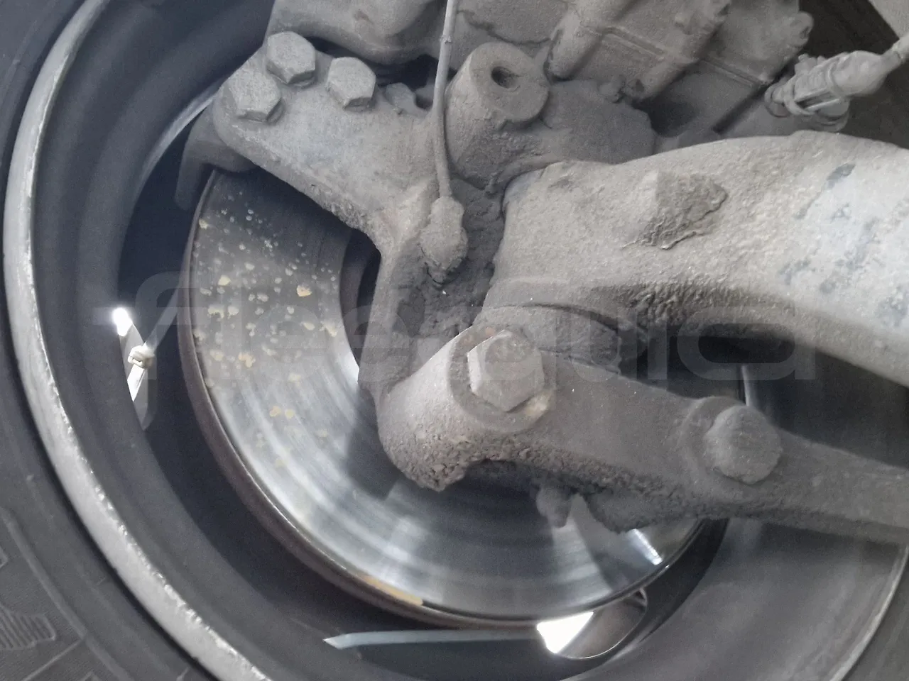 Isuzu Novo S801 - Euro5 - 140kw - 7.270mt - front discs left