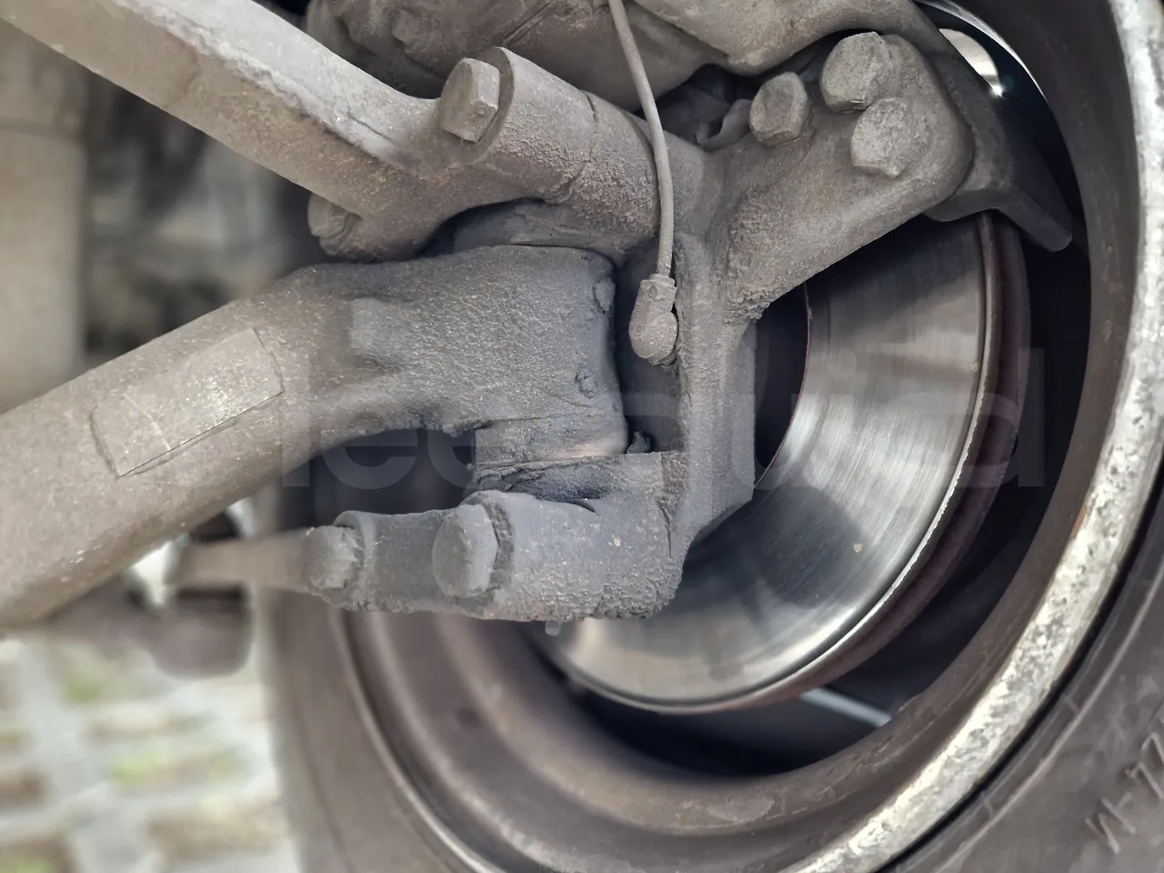 Isuzu Novo S801 - Euro5 - 140kw - 7.270mt - front discs right