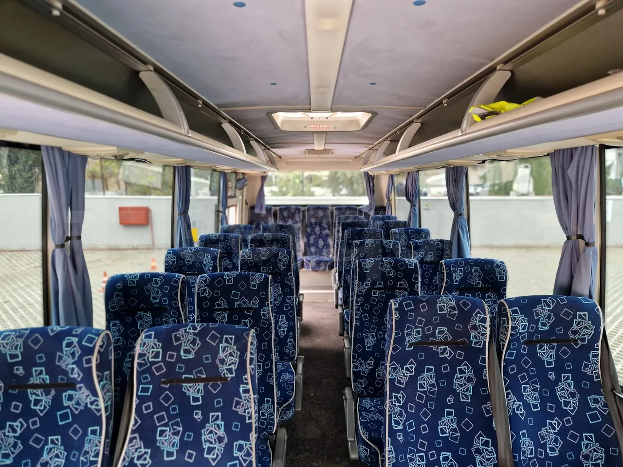 Isuzu Novo S801 - Euro5 - 140kw - 7.270mt - interior reverse seats driver height