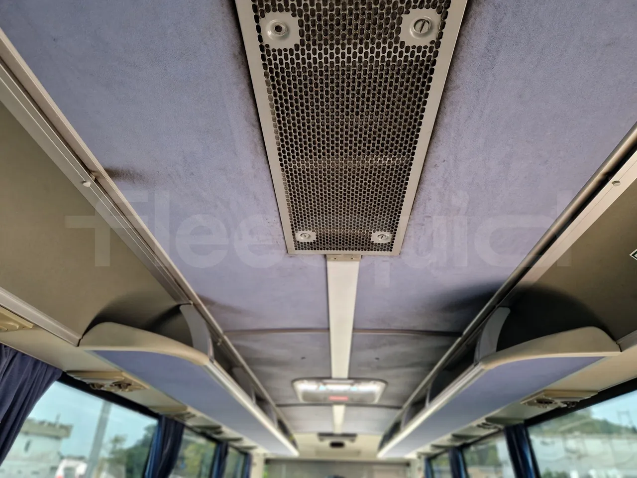 Isuzu Novo S801 - Euro5 - 140kw - 7.270mt - overhead compartments photo
