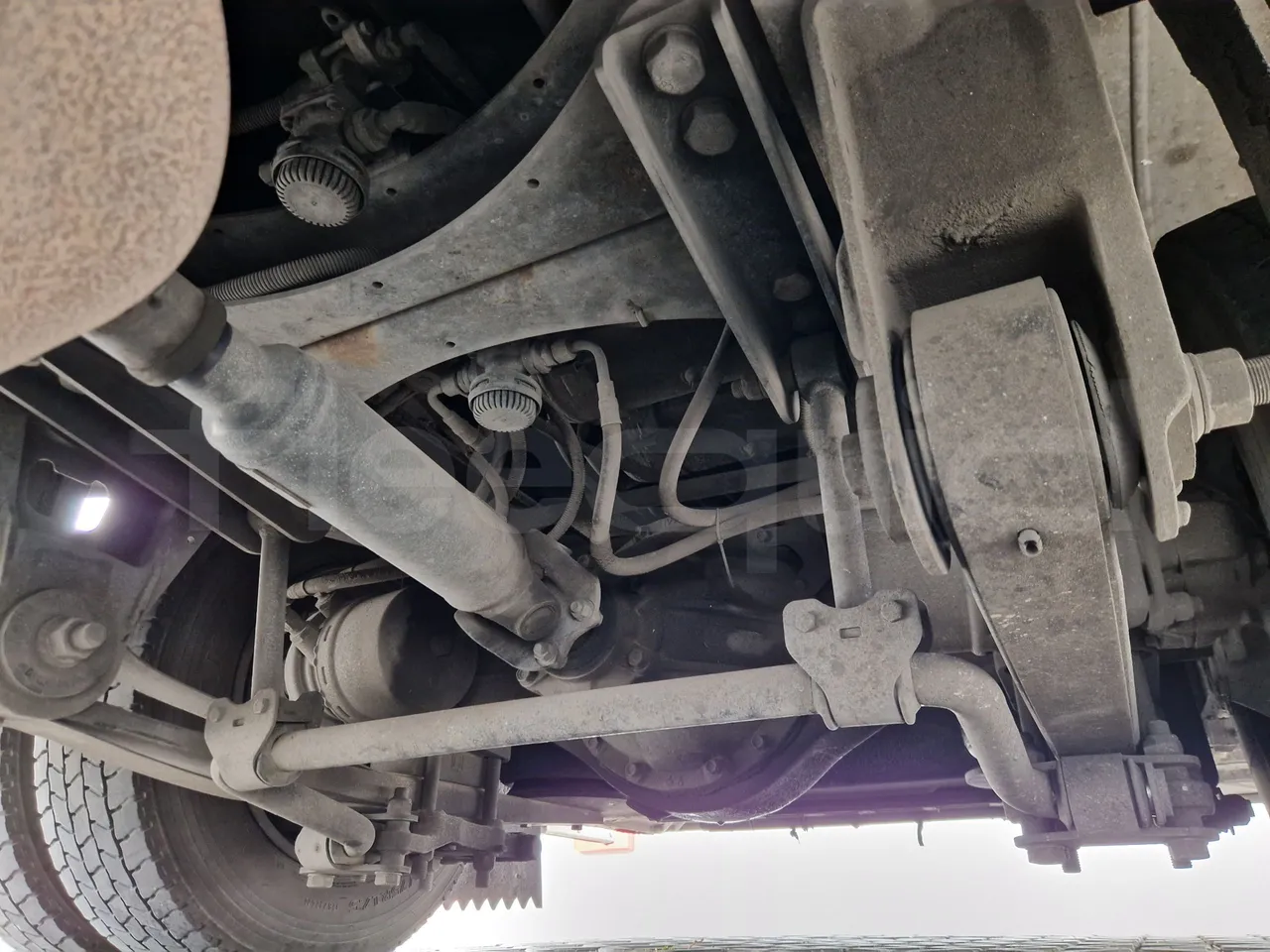 Isuzu Novo S801 - Euro5 - 140kw - 7.270mt - axle 3 air springs 2 right