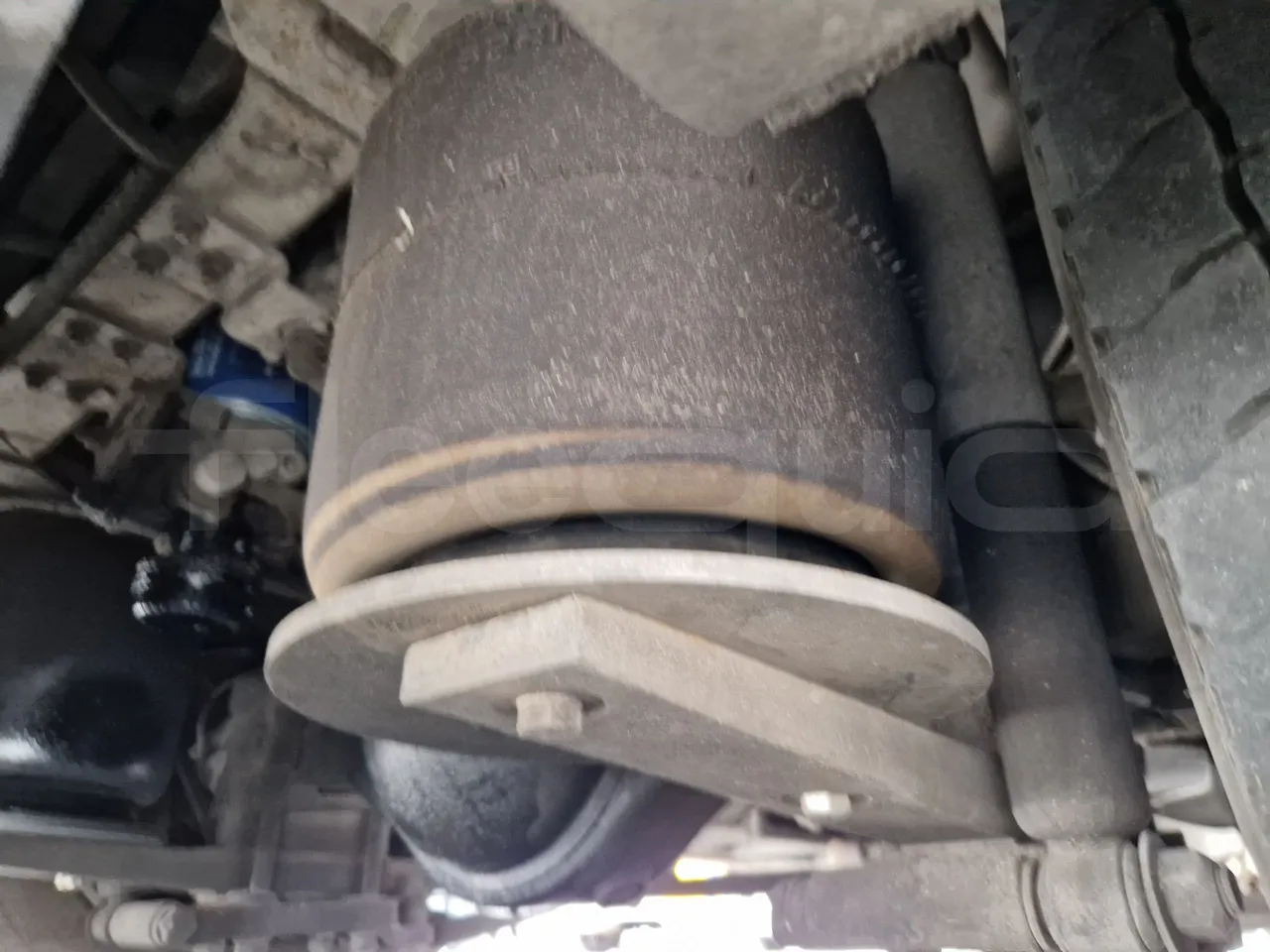 Isuzu Novo S801 - Euro5 - 140kw - 7.270mt - axle 2 shock absorbers 1 right