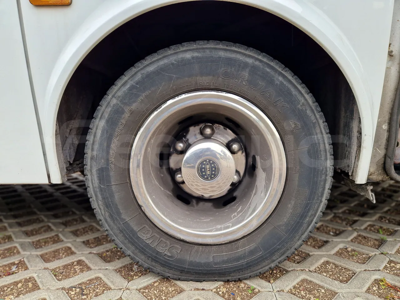 Isuzu Novo S801 - Euro5 - 140kw - 7.270mt - rear left tire photo