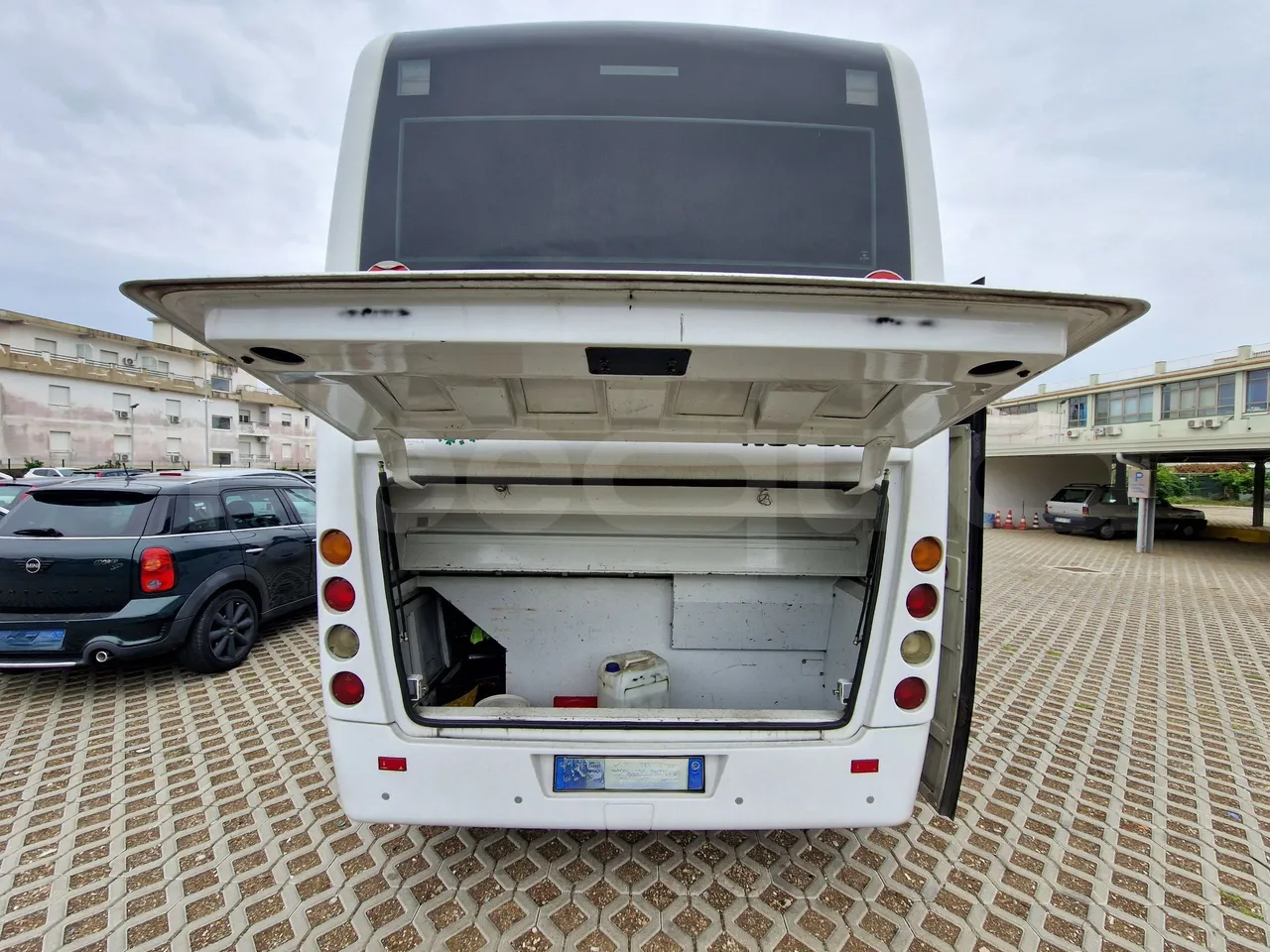 Isuzu Novo S801 - Euro5 - 140kw - 7.270mt - under carpet photo