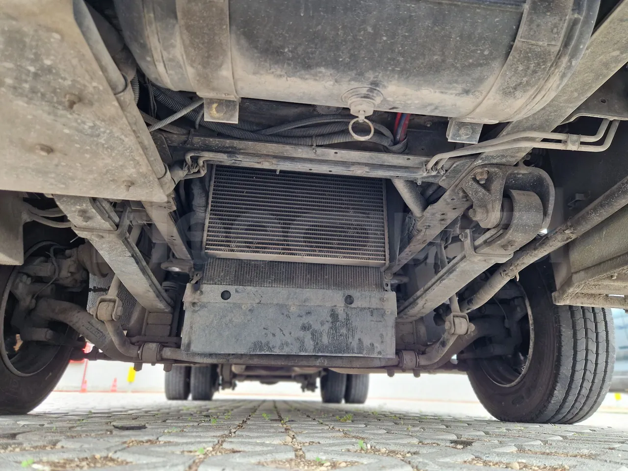 Isuzu Novo S801 - Euro5 - 140kw - 7.270mt - front undercarriage from front