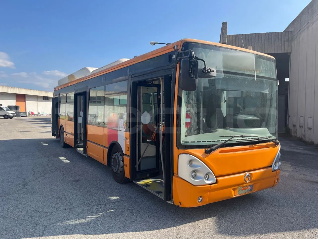 Iveco Citelis PS09D5/A/87 - Euro5 - 200kW - 11.990mt - 3/4 right front doors open