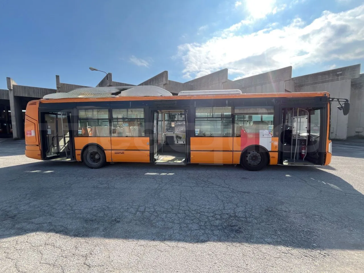 Iveco Citelis PS09D5/A/87 - Euro5 - 200kW - 11.990mt - right side doors open