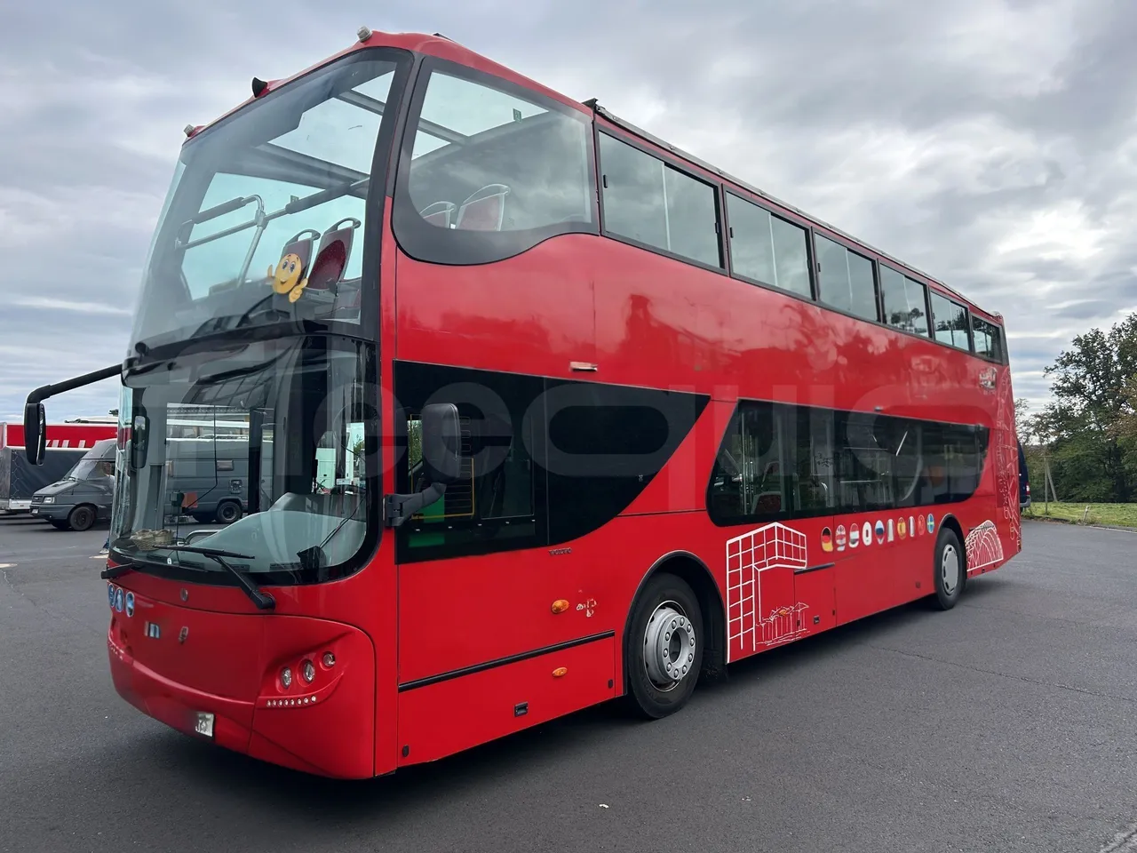 Volvo Unvi - 3/4 Front Left Side