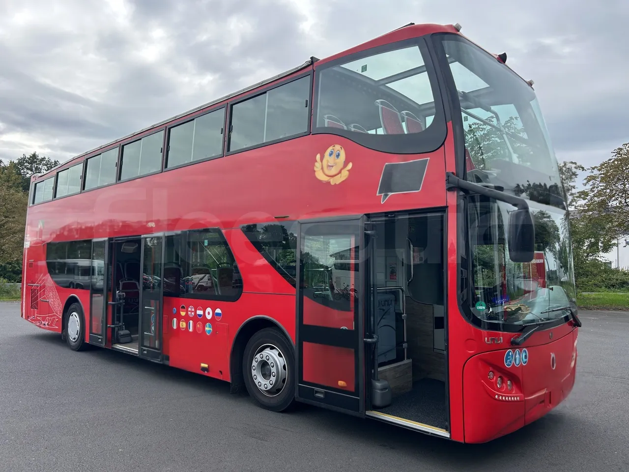 Volvo Unvi - 3/4 Front Right Side Doors Open