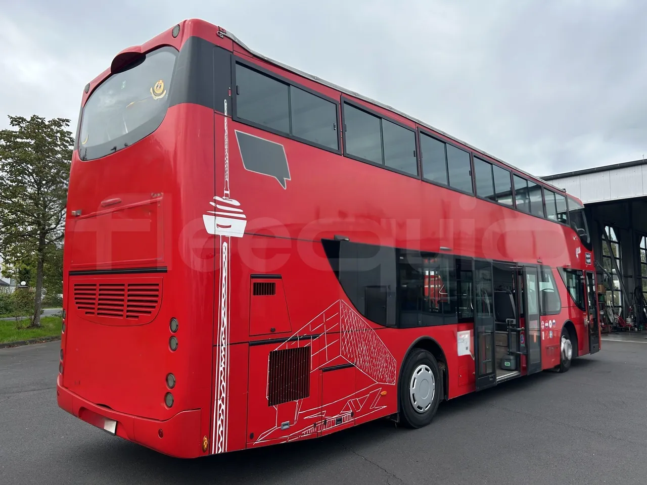 Volvo Unvi - 3/4 Rear Right Side Doors Open