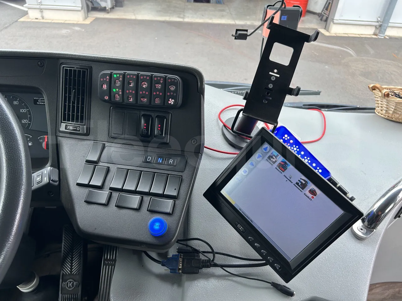 Volvo Unvi - Onboard Device 1