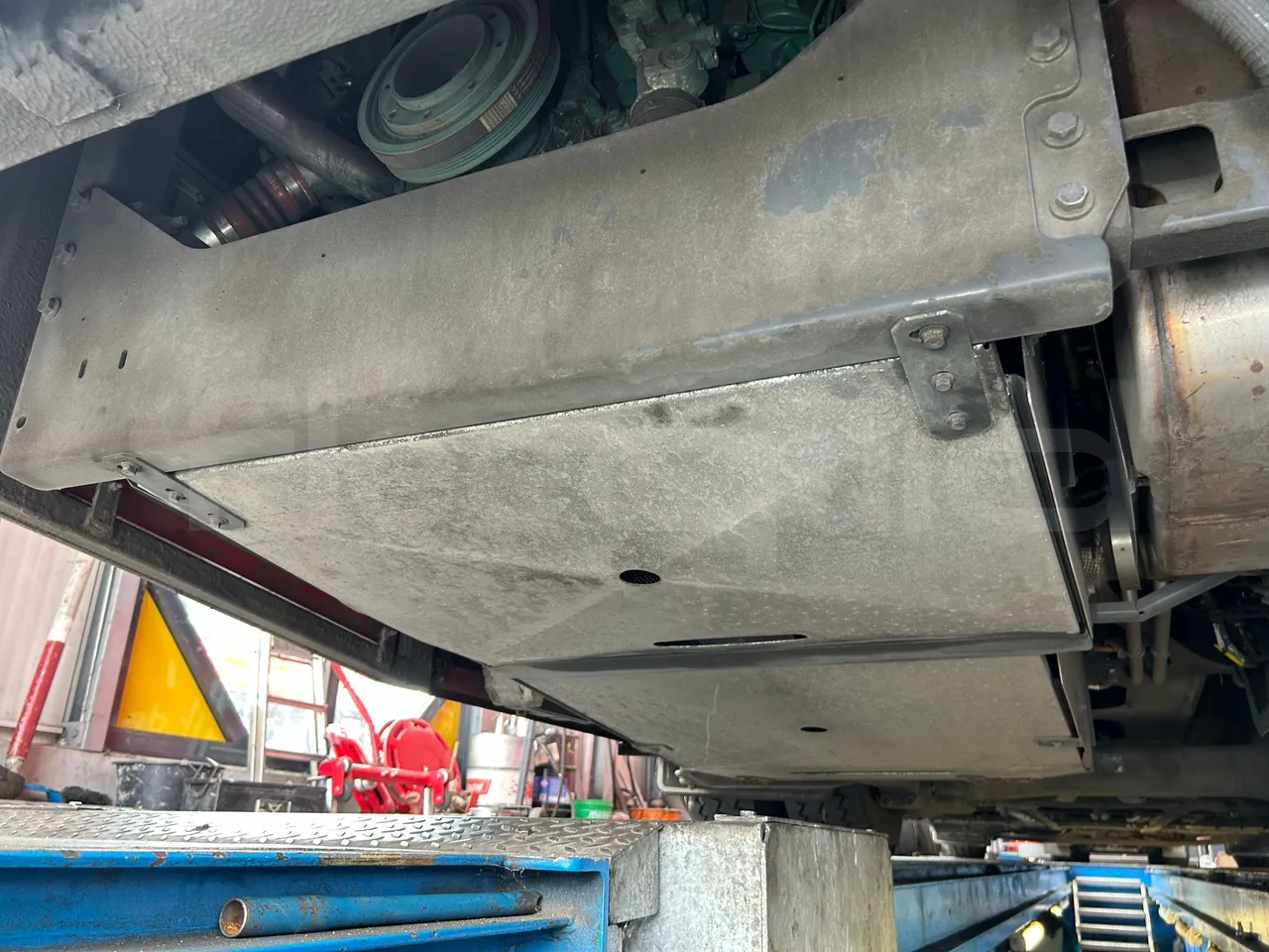 Volvo Unvi - Engine Without Protection