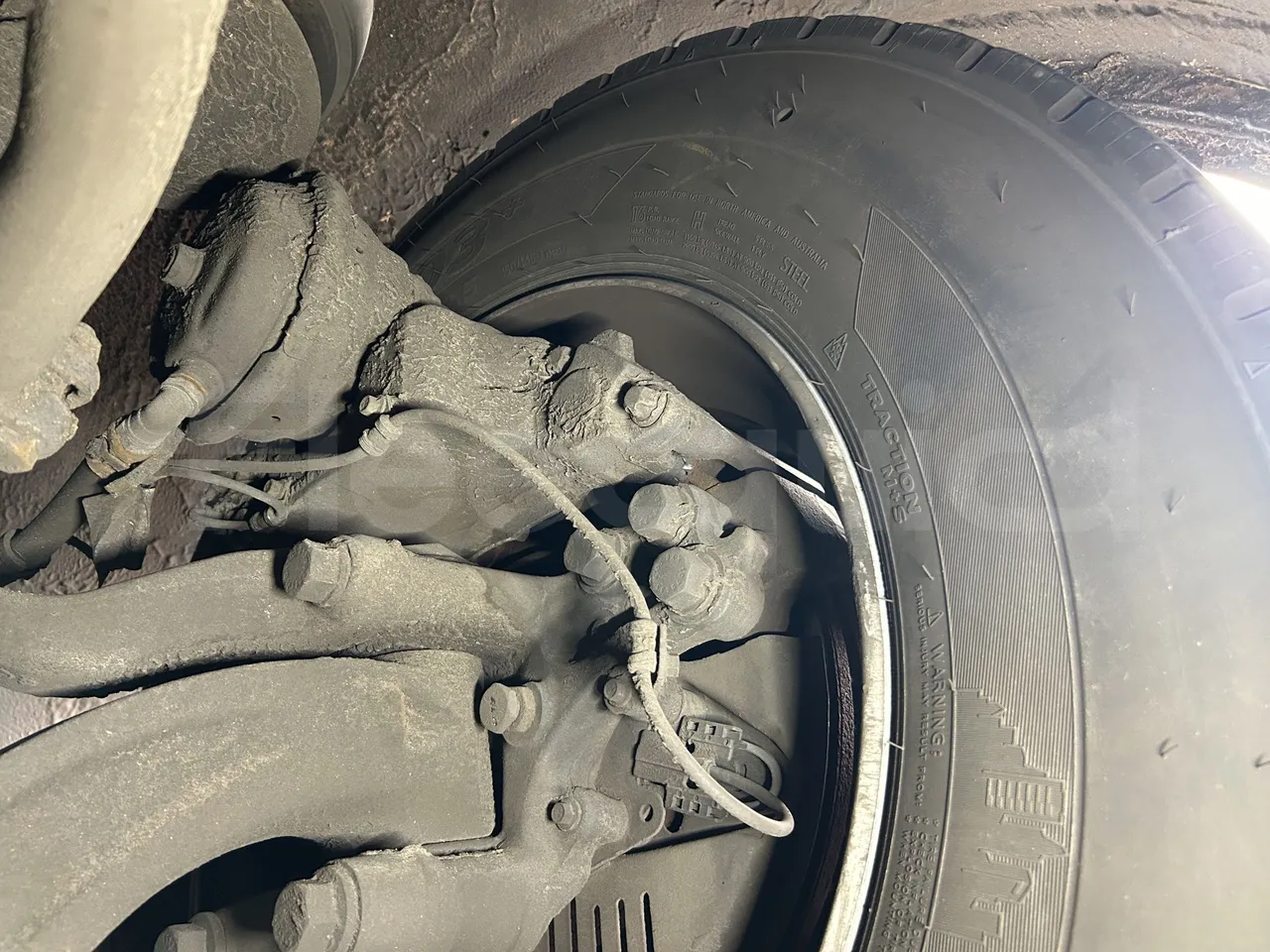 Volvo Unvi - First Axle Brake Calipers Left Side