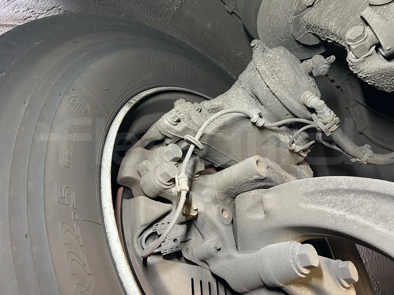 Volvo Unvi - First Axle Brake Calipers Right Side