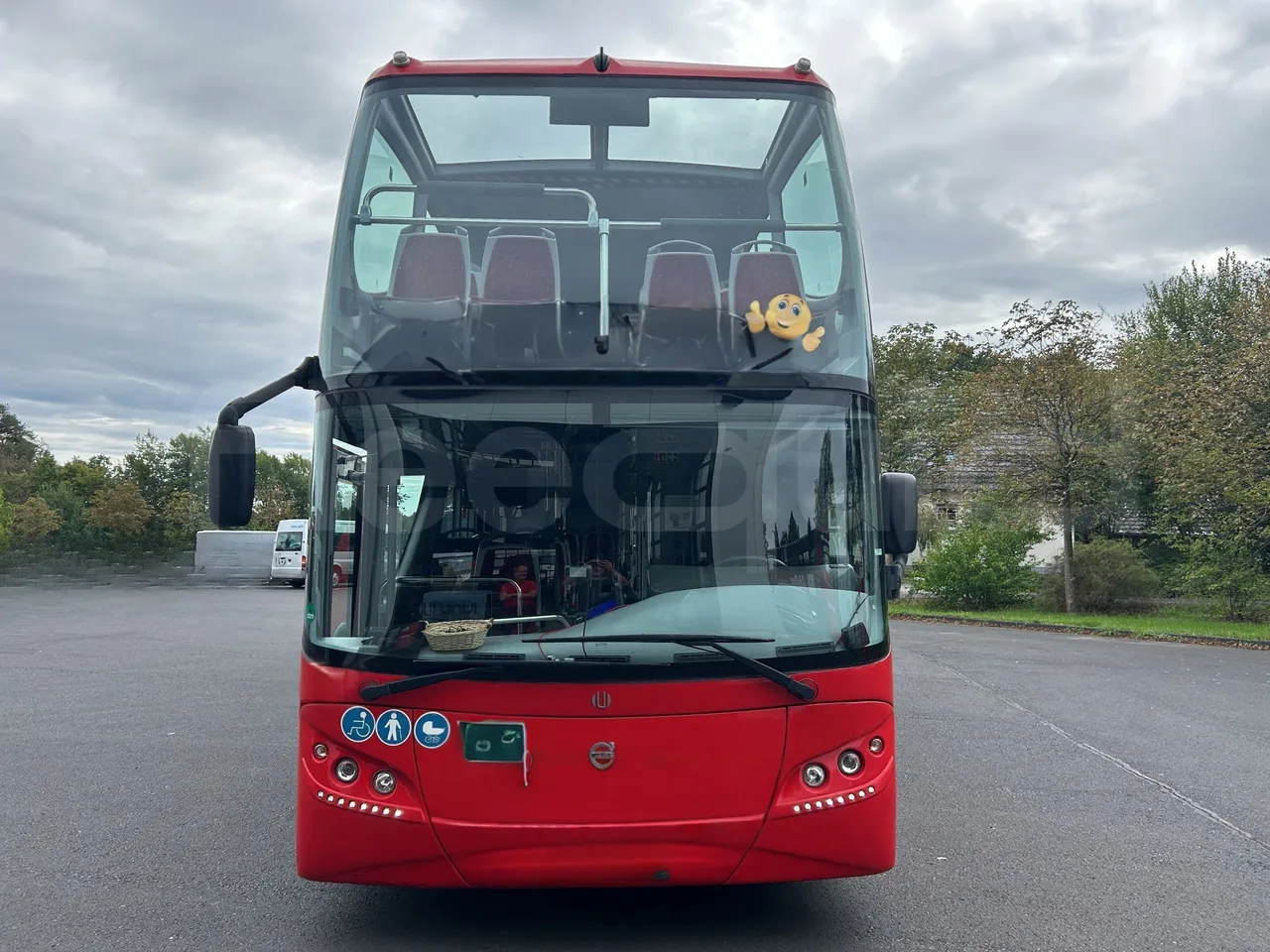 Volvo Unvi - Front