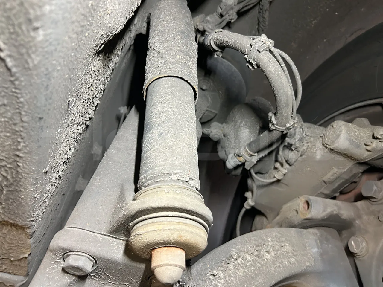 Volvo Unvi - First Axle Shock Absorbers Right Side
