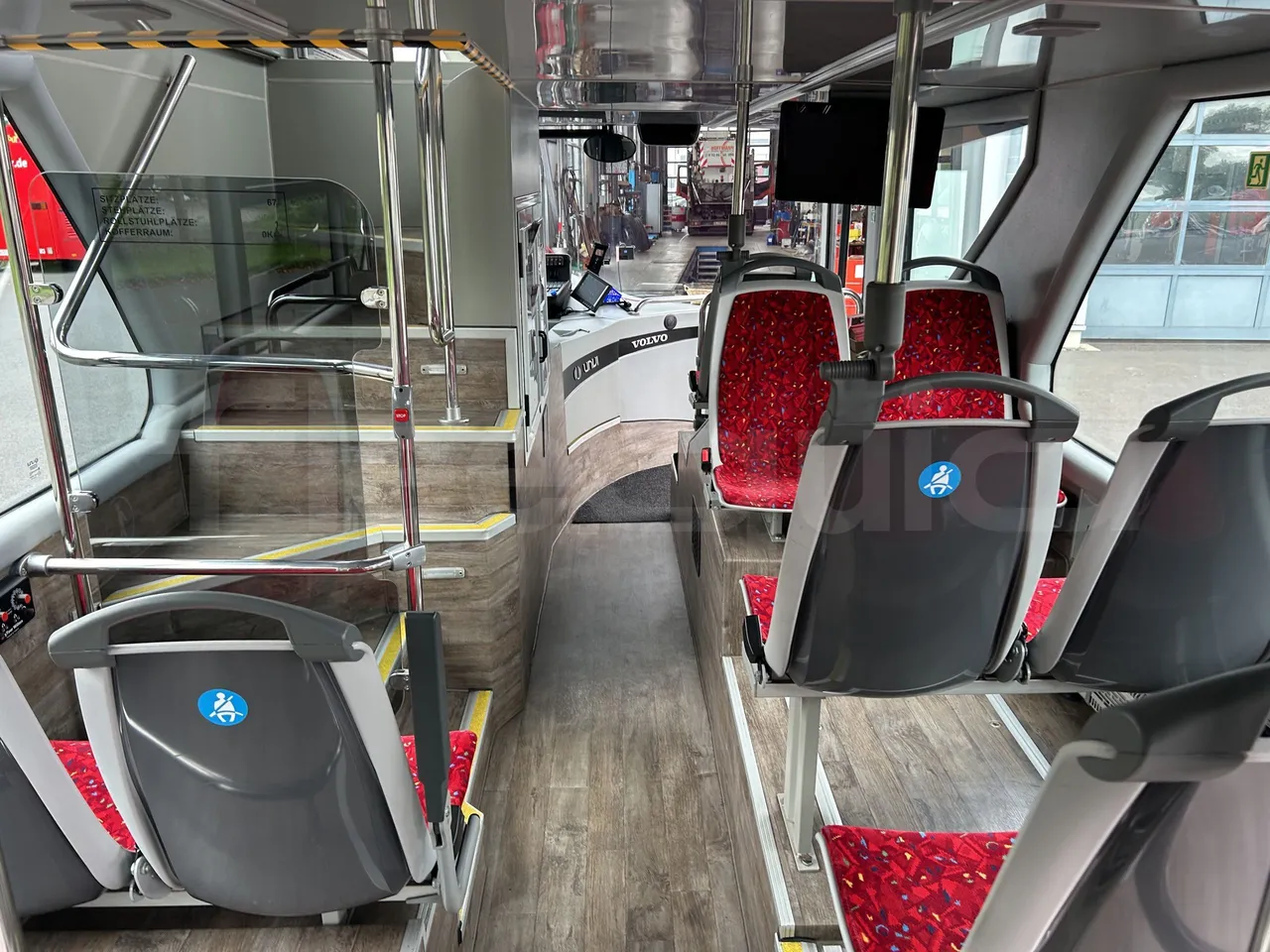 Volvo Unvi - Forward Seats From Middle Position