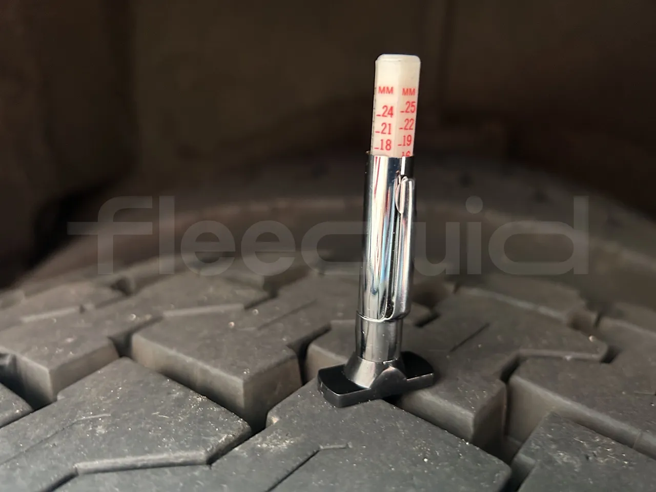 Volvo Unvi - Second Axle Left Side: Tyre Thickness