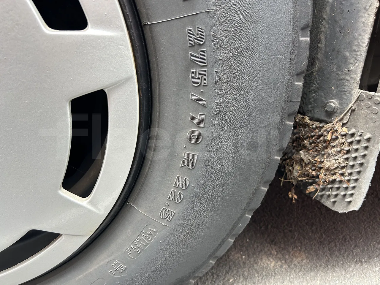 Volvo Unvi - Second Axle Left Side: Tyre Size