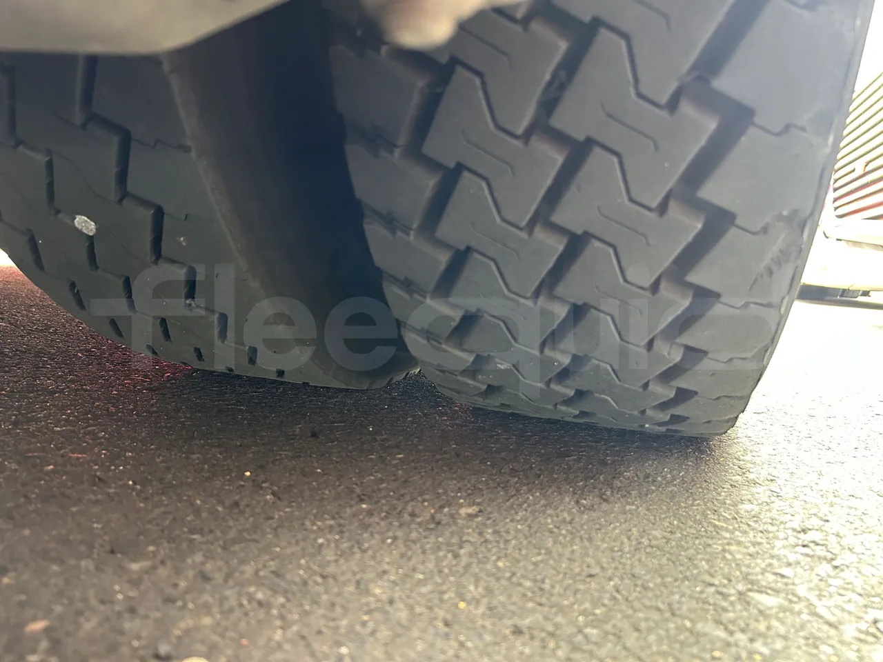 Volvo Unvi - Second Axle Left Side: Tyre Tread