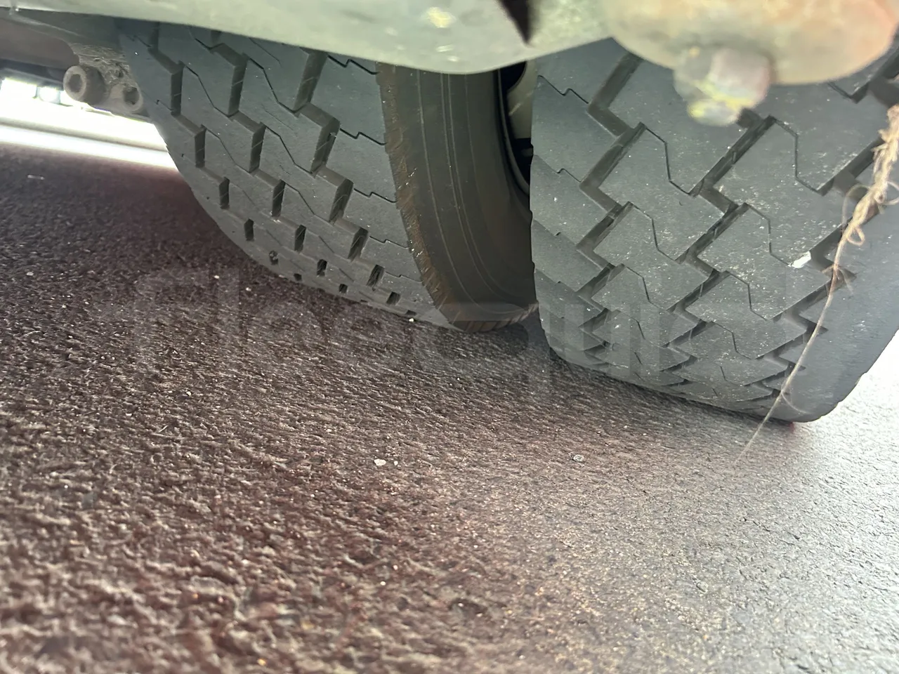 Volvo Unvi - Second Axle Right Side: Tyre Tread