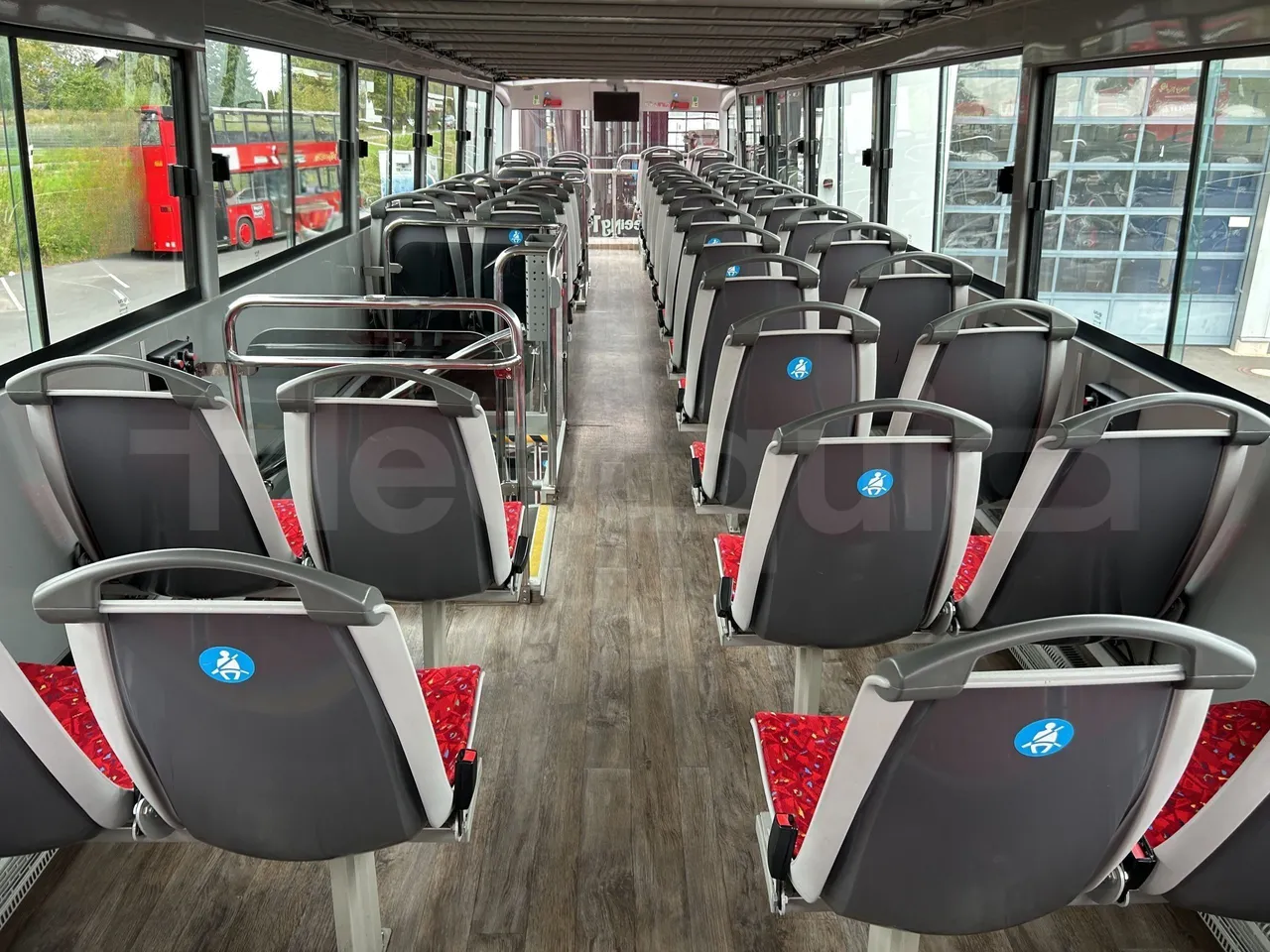 Volvo Unvi - Second Floor: Forward Seats From End Position