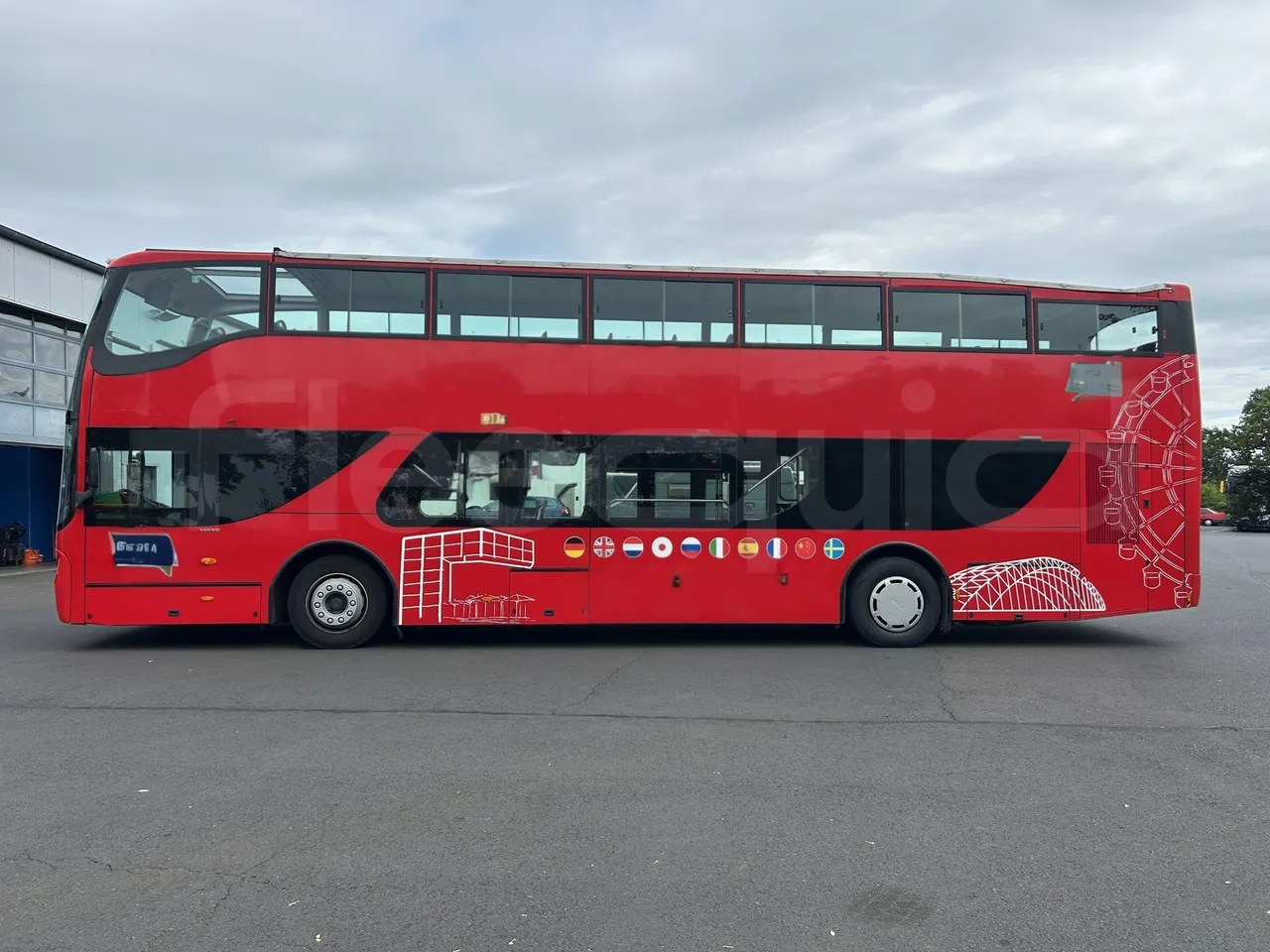 Volvo Unvi - Left Side