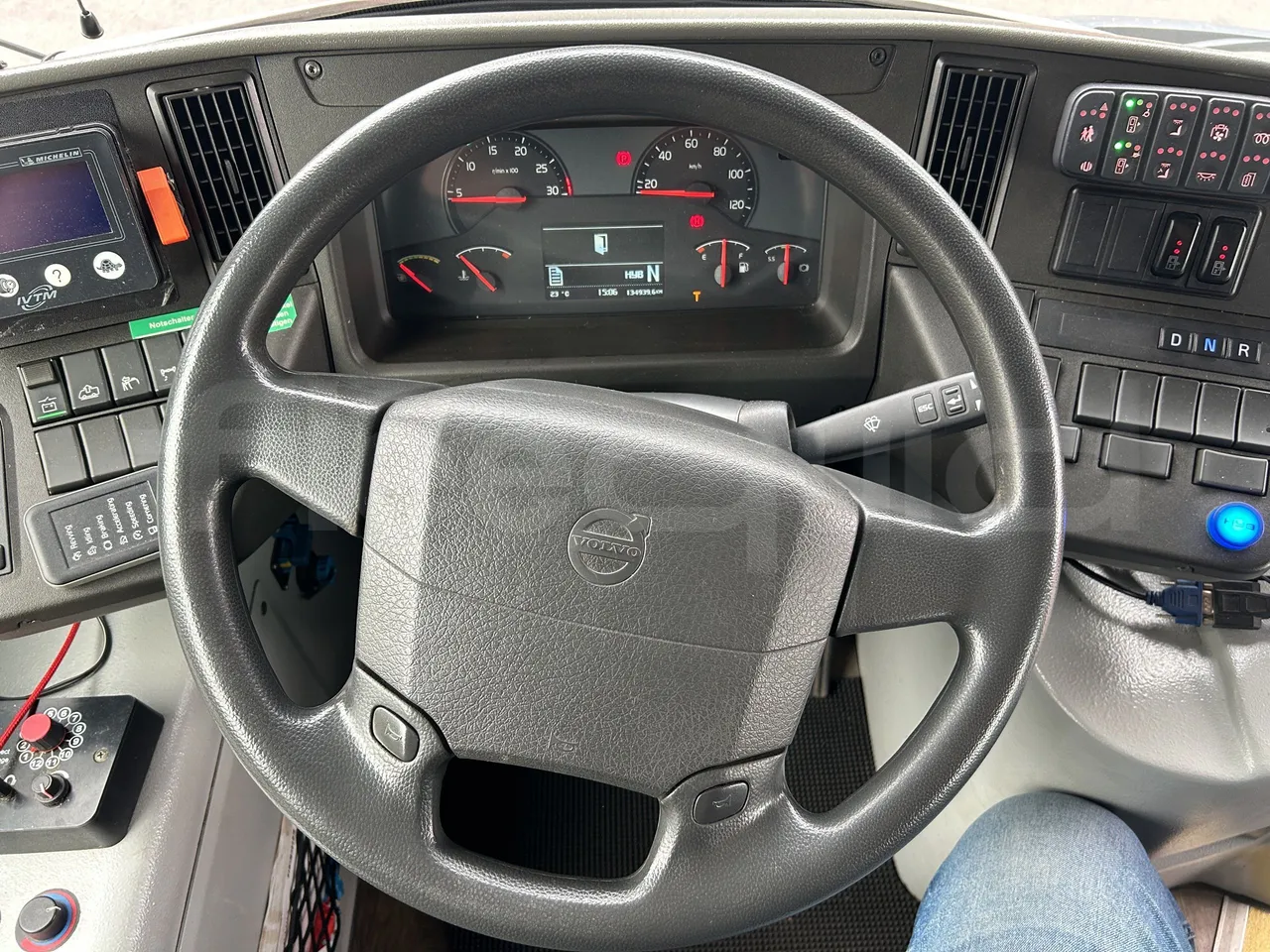 Volvo Unvi - Steering Wheel
