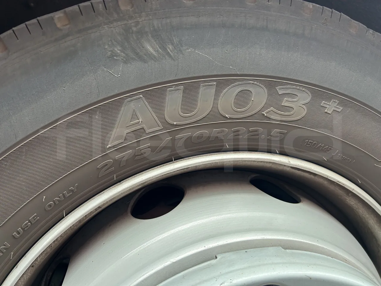 Volvo Unvi - First Axle Left Side: Tyre Size
