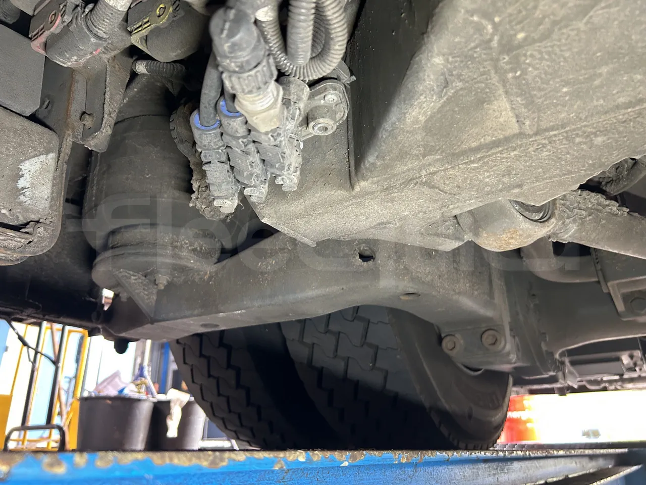 Volvo Unvi - Second Axle Left Side