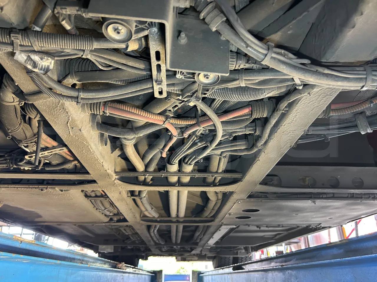 Volvo Unvi - Central Undercarriage