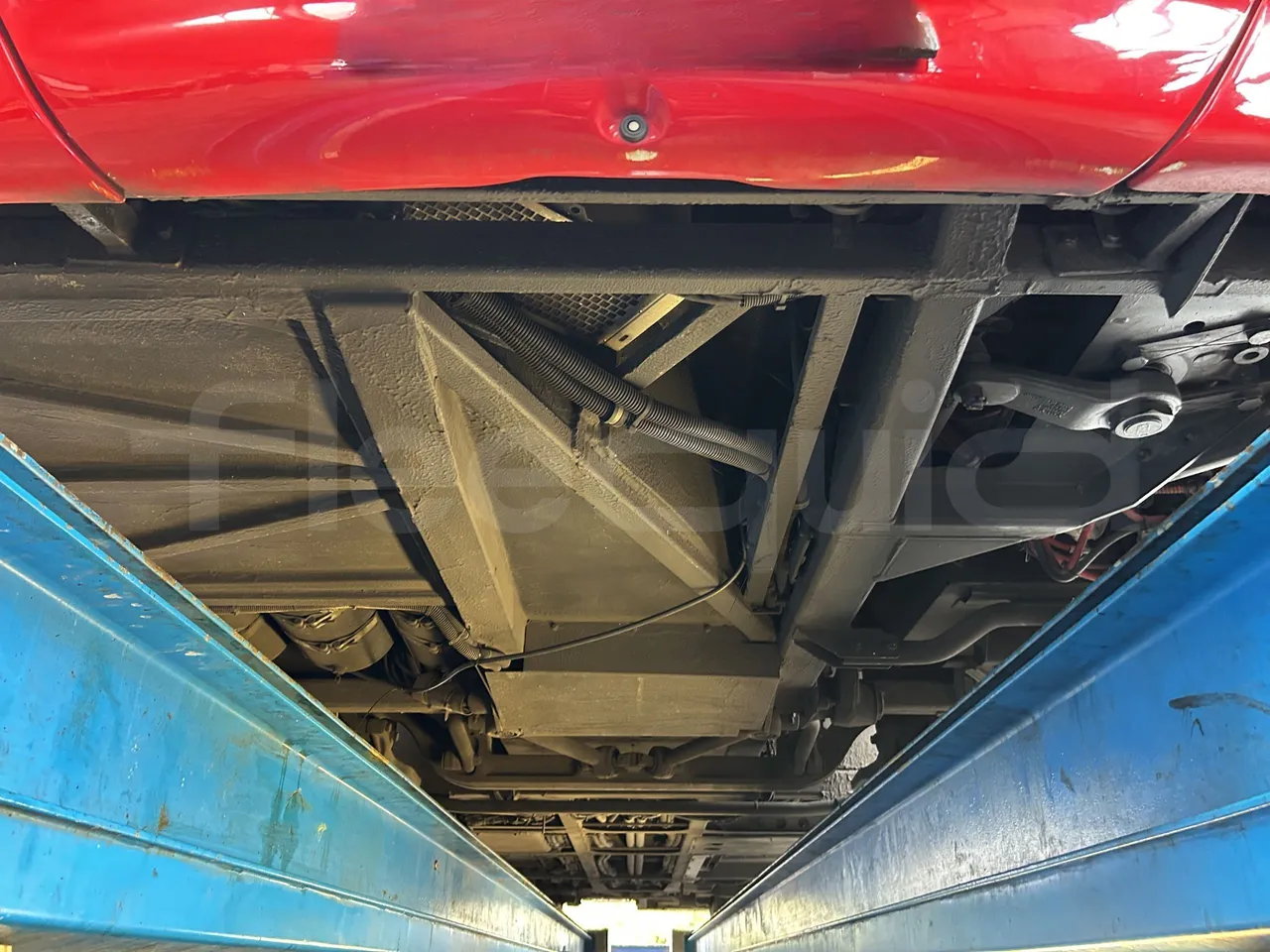 Volvo Unvi - Front Undercarriage