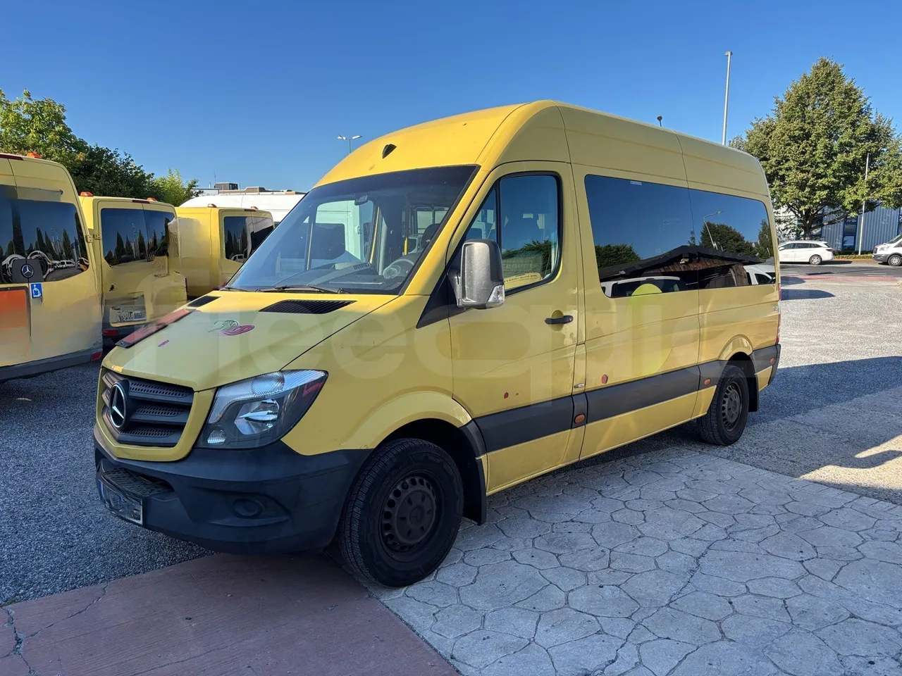 Mercedes-Benz Sprinter - 3/4 Front Left Side