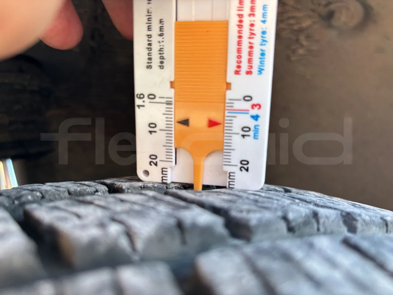 Mercedes-Benz Sprinter - First Axle Left Side: Tyre Thickness