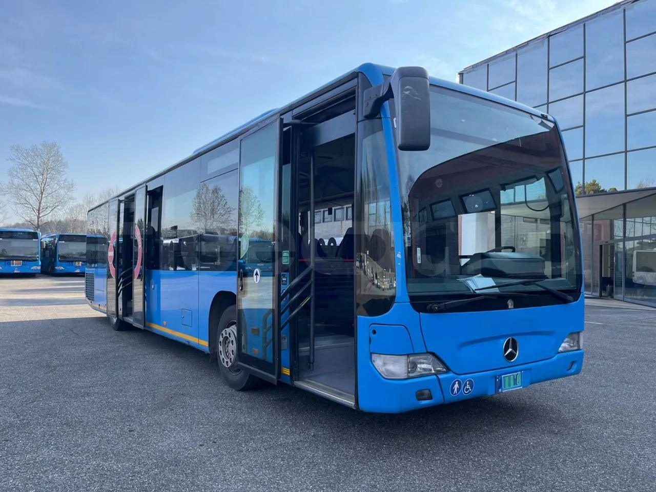 Mercedes-Benz Citaro O530 - Euro4 - 210kW - 11.950m - 3/4 right front doors open