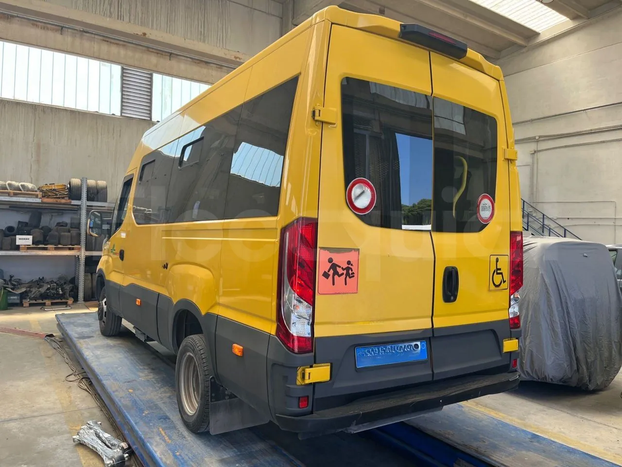 Iveco Daily 50C14N - EUR6 - 100kW - 6,048m - 3/4 left rear side
