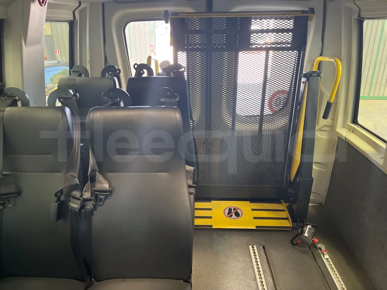Iveco Daily 50C14N - EUR6 - 100kW - 6,048m - reverse view middle aisle